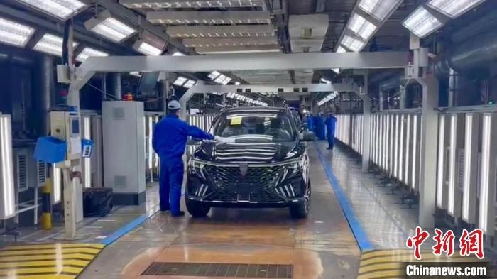 上汽集團臨港乘用車工廠完成復工復產壓力測試下的首臺車下線 上汽集團供圖