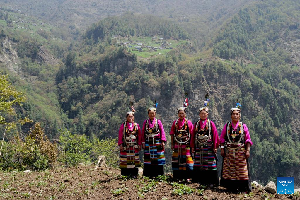 Feature: A Sherpa family's efforts to preserve traditional dance at foot of Mt. Qomolangma