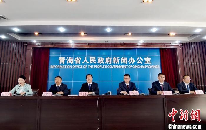 青海：打造能源資源“金名片”，建成全國最大有機(jī)畜牧業(yè)生產(chǎn)基地