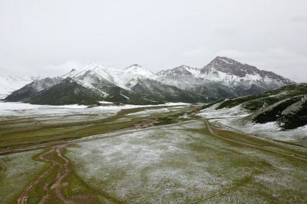 青海:高原夏日雪景如画 青海:高原夏日雪景如画