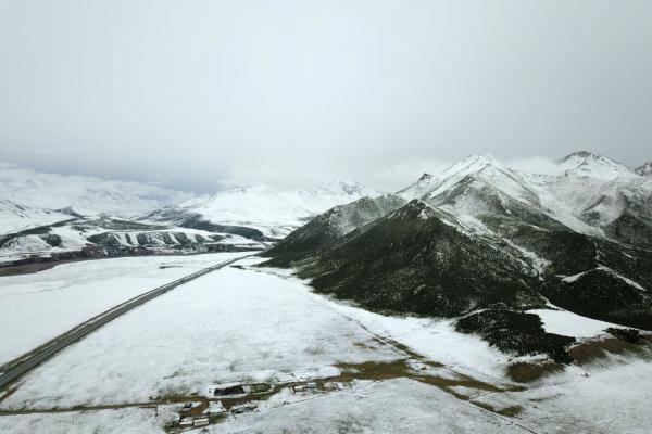 青海:高原夏日雪景如画 青海:高原夏日雪景如画