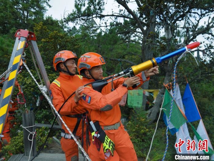 西藏云端上的“救援”直擊懸崖上的橙色力量