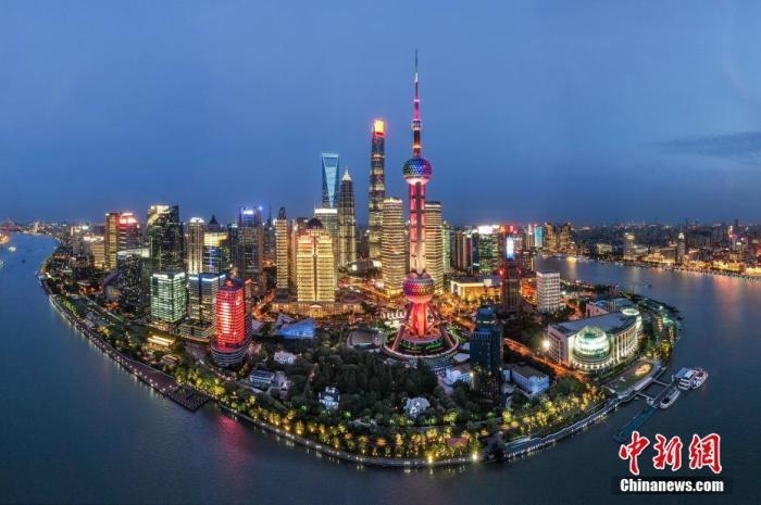 资料图:航拍上海浦东陆家嘴夜景。(无人机照片) <a target='_blank' href='/'>中新社</a>记者 张亨伟 摄 资料图:航拍上海浦东陆家嘴夜景。(无人机照片) <a target='_blank' href='/'>中新社</a>记者 张亨伟 摄
