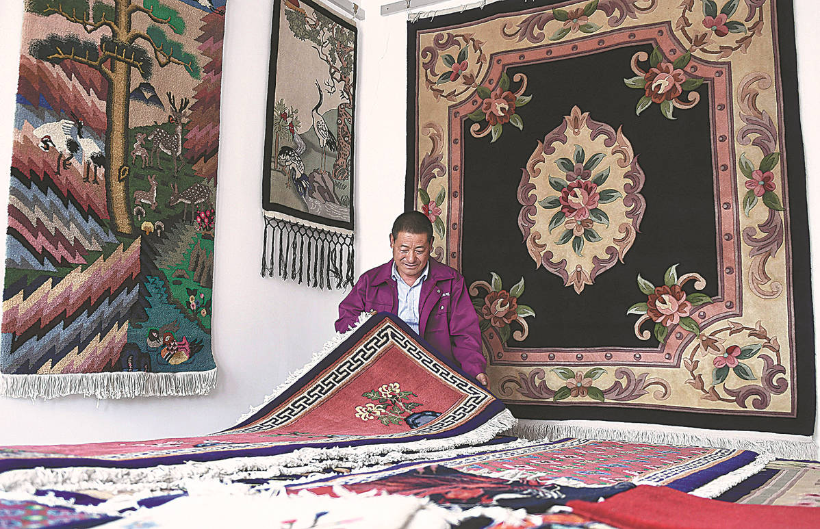 Carpet weaving booming in Qinghai