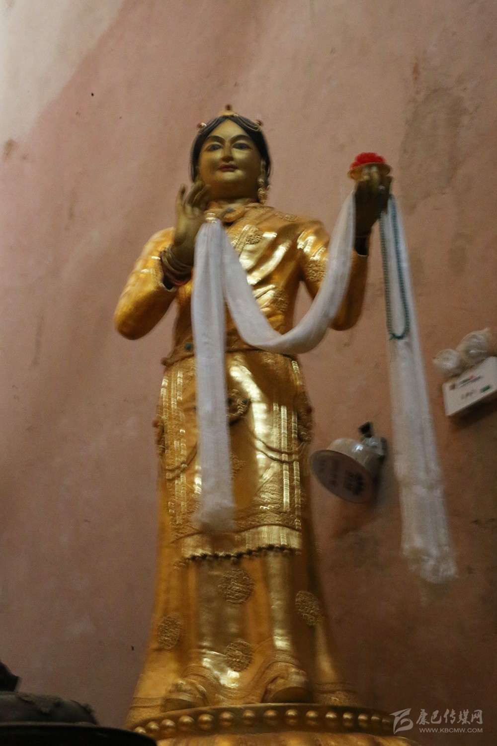 གླིང་གི་རྗེས་ཤུལ་བཙལ་བ་ལས། ༢ ཕོ་བྲང་སེང་འབྲུག་སྟག་རྩེ།