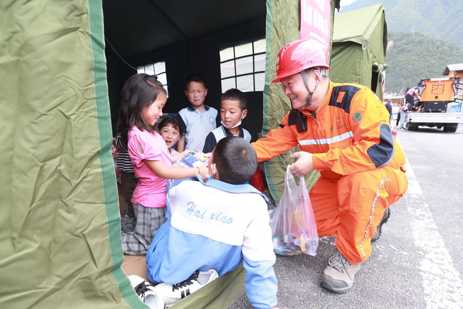 “9·5”四川瀘定6.8級地震 ?國網(wǎng)四川電力一直在行動