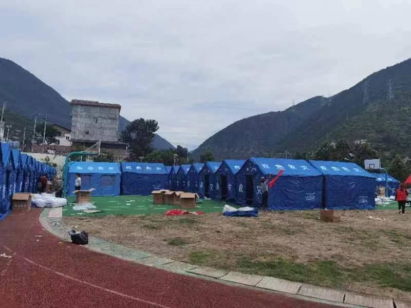 搭建帳篷 安置受災(zāi)群眾