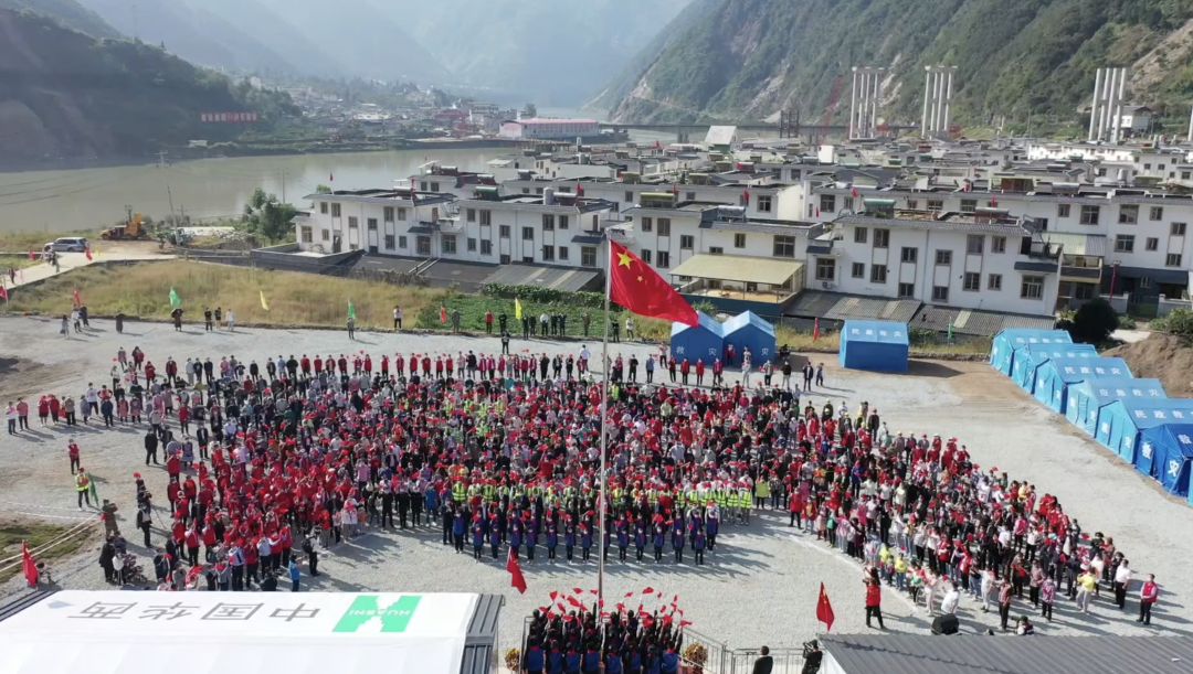 ལྕགས་ཟམ་ས་འགུལ་གནོད་ཐེབས་ཁུལ་དུ་རྒྱལ་དར་སྒྲེང་བའི་མཛད་སྒོ་སྤེལ།