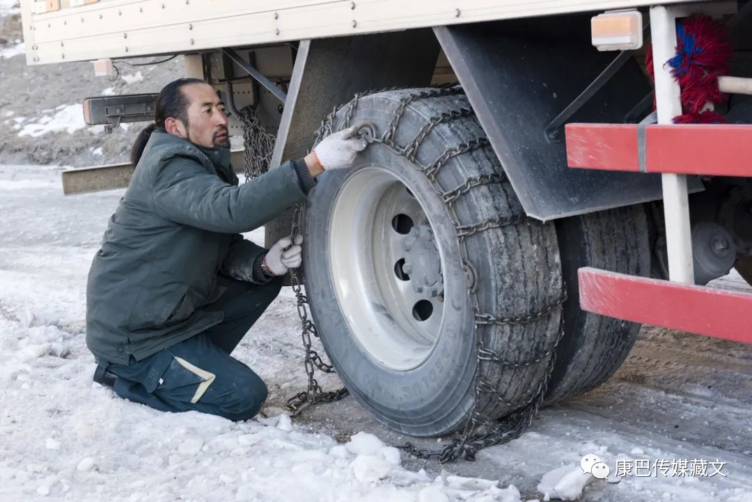 འཆི་མེད་རྡོ་རྗེས་ལོ33རིང་ལ་གངས་ལྗོངས་སྦྲག་ལམ་བསྲུངས།