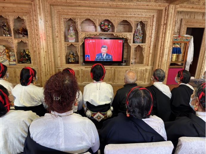 道孚县干部群众收听收看中国共产党第二十次全国代表大会开幕盛况