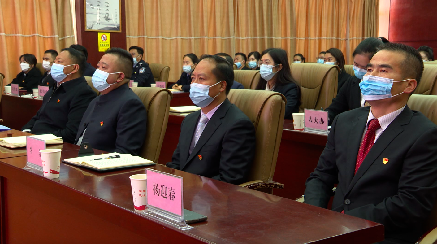 昌都江达县各族各界干部群众收听收看党的二十大开幕会盛况