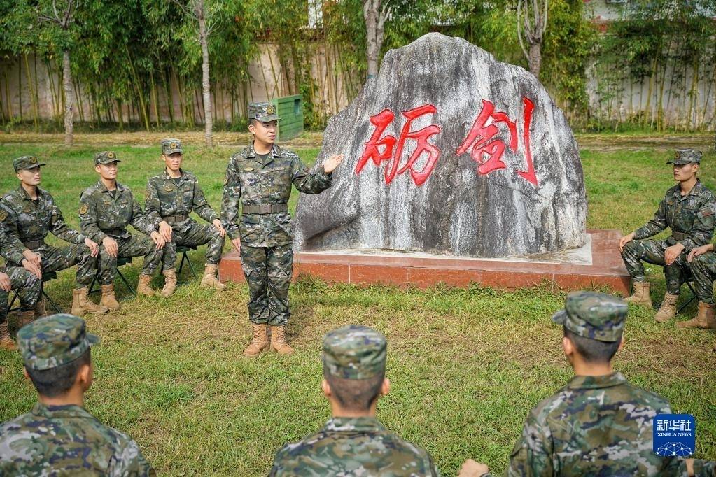 始終做黨和人民完全可以信賴的英雄軍隊——解放軍和武警部隊認真學(xué)習(xí)、深刻領(lǐng)會黨的二十大精神