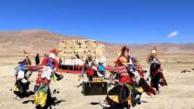 西藏萨迦：山村里的传统藏戏正在努力“出圈”