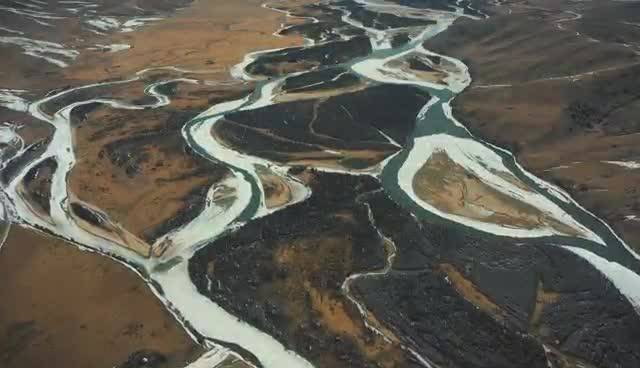 航拍阿坝县黄河入川口冬景
