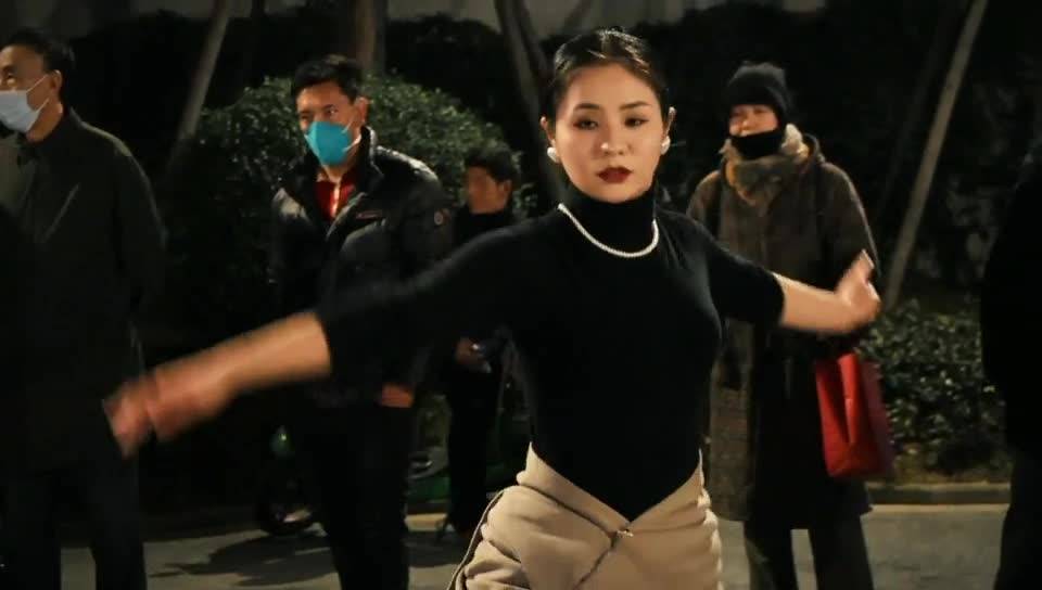 阿坝州金川姑娘雍吉带动 “卓热查姆”锅庄团队舞动蓉城,为成都增添了一道靓丽的风景线!
