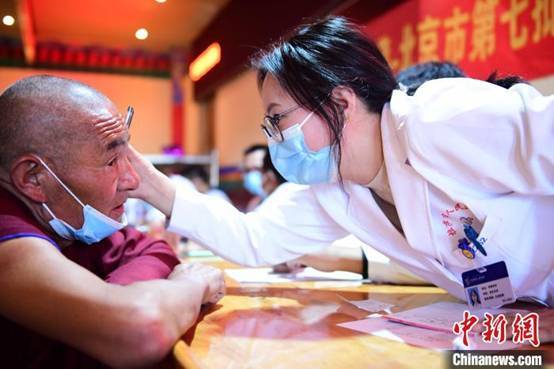 Mingyi Tsomo: Strengthening the International Academic Exchange of Tibetan Medicine and Pharmacology