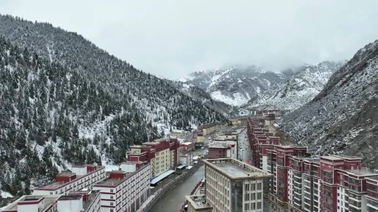 江達(dá)春雪