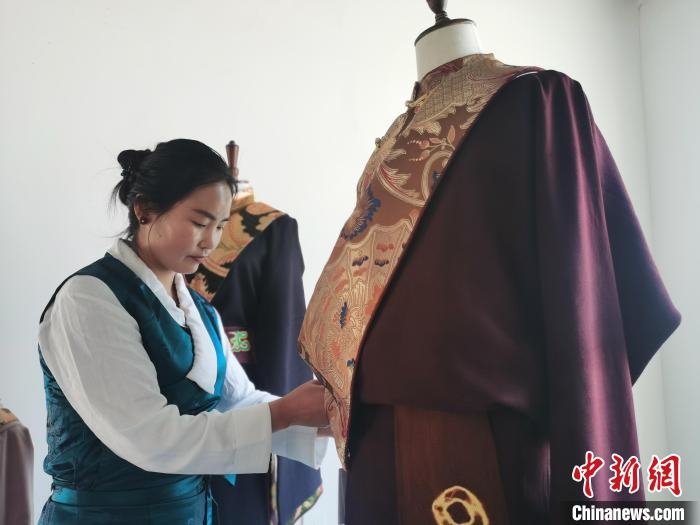 圖為藏族傳統服飾。　張添福 攝