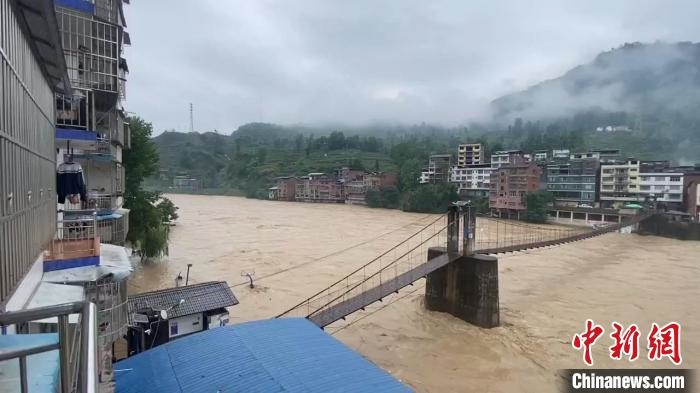 暴雨過(guò)后達(dá)州市境內(nèi)河流水位上漲。　張洋 攝