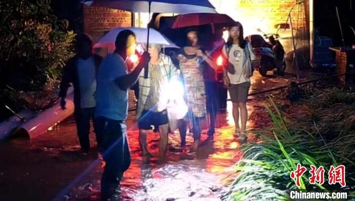 四川：暴雨藍(lán)色預(yù)警7564人提前轉(zhuǎn)移避險