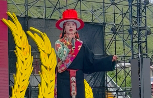 爐霍首屆山歌大賽——爐霍選手羅香卓瑪