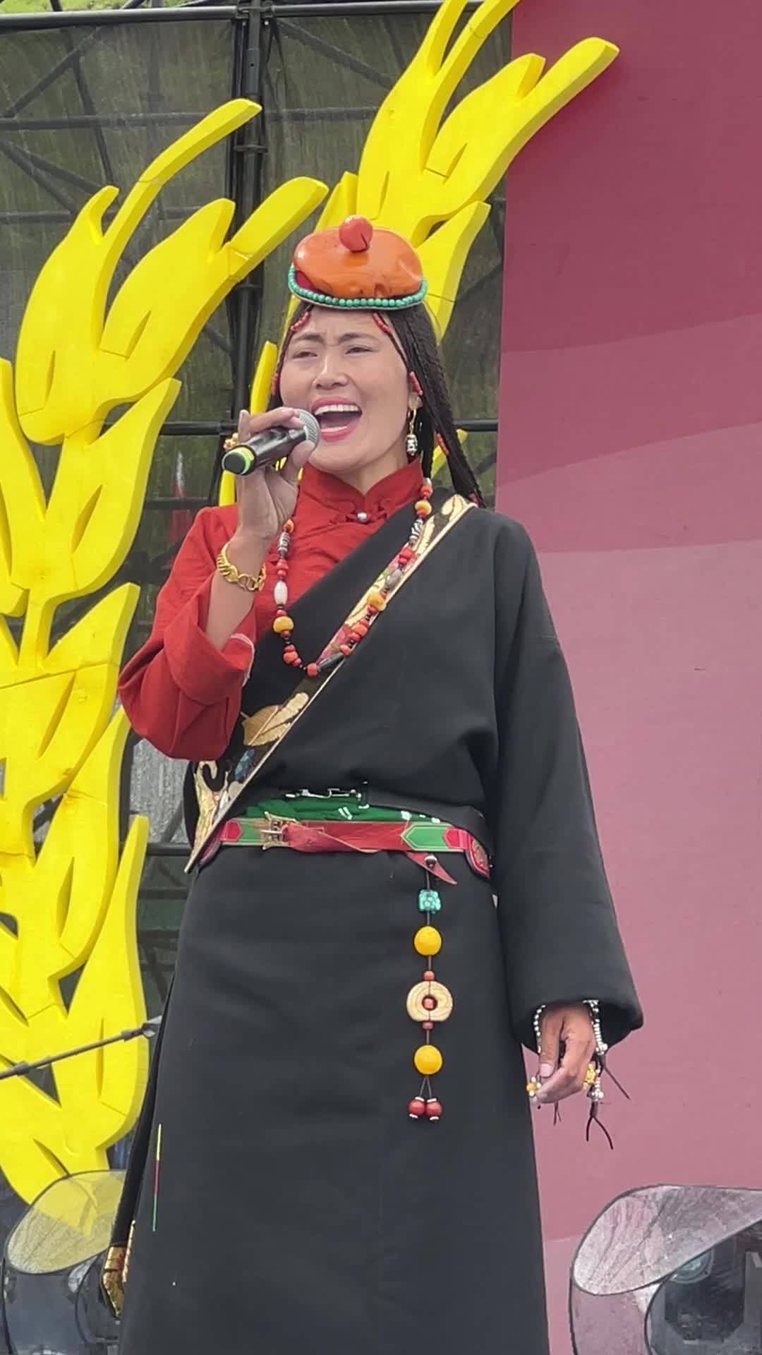 Highlight of the folk song competition held in Chaggo, Sichuan's Garze I