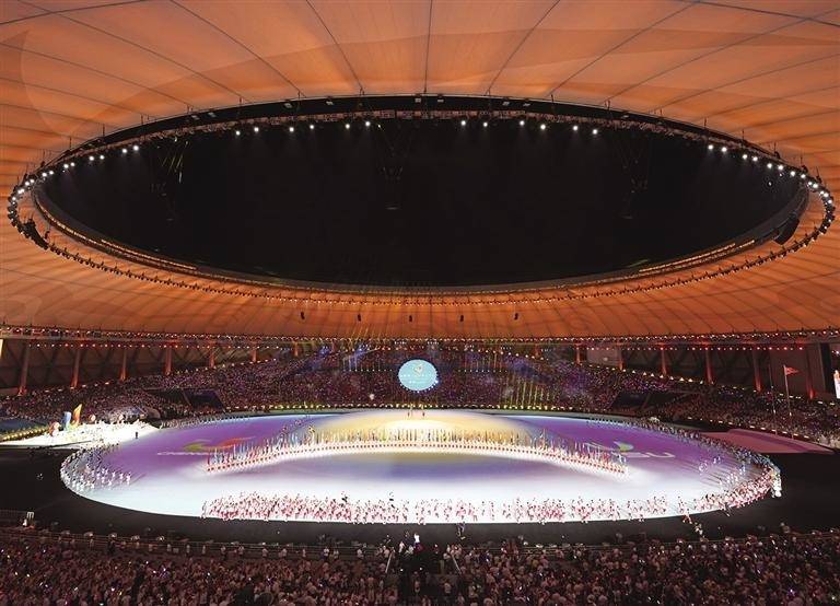 ཁྲེང་ཏུའུ་འཛམ་གླིང་སློབ་གྲྭ་ཆེ་མོ་བའི་དབྱར་དུས་ལུས་རྩལ་འགྲན་ཚོགས་སྐབས་31པའི་འགོ་ཚུགས་མཛད་སྒོ་འཚོགས་པ།