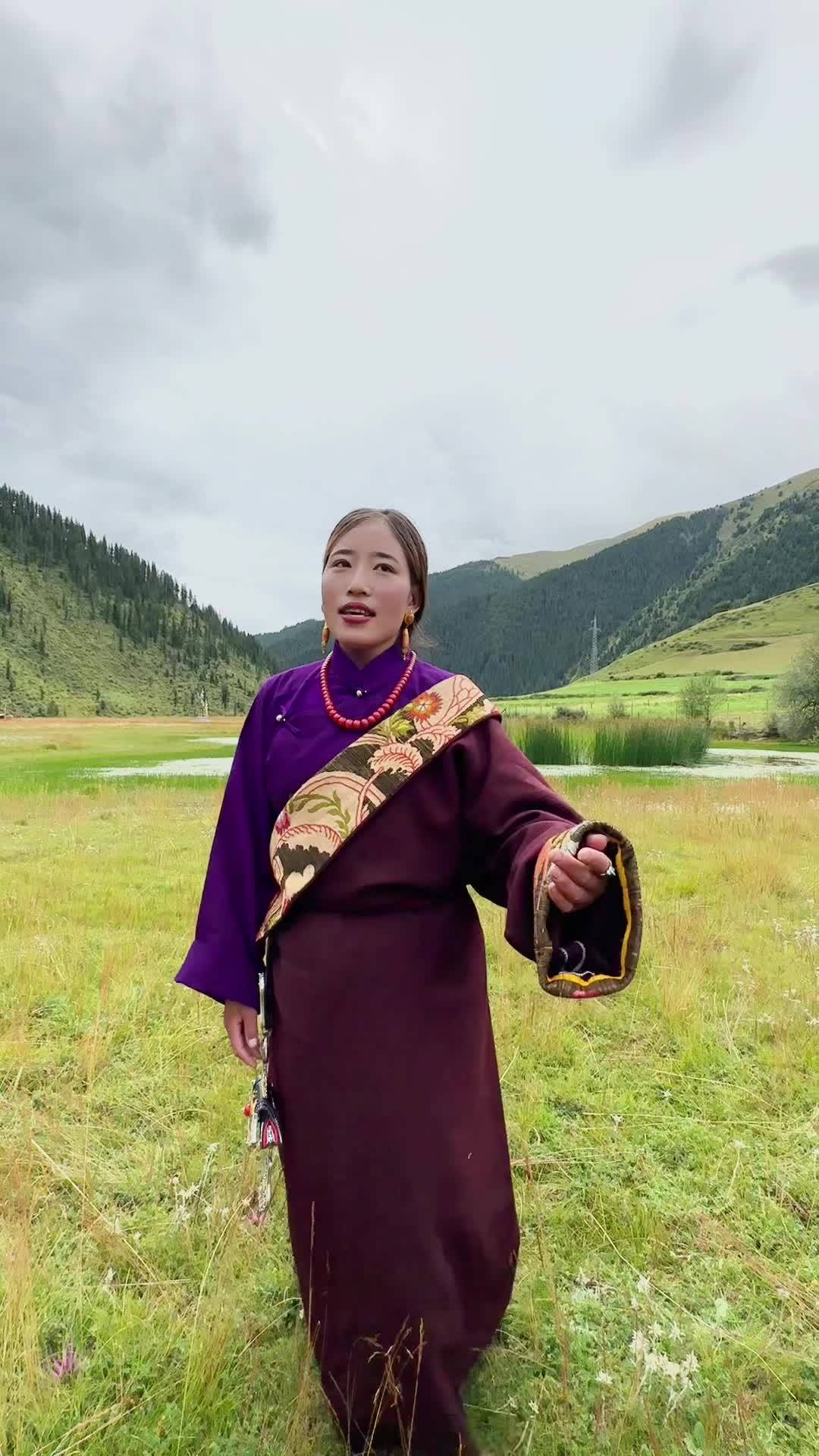 The shooting titbits of A Joyful Picnic Season VI -- Click the video to see how Dekyi's rap integrates with Tibetan folk songs