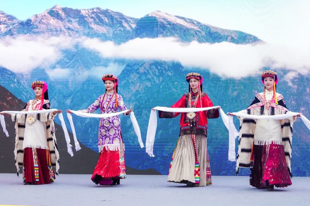 ཟླ་འདིའི་ཚེས26ལ་རྒྱལ་རོང་བོད་ཀྱི་དམངས་སྲོལ་དུས་ཆེན་བསུ་རྒྱུ་རེད།