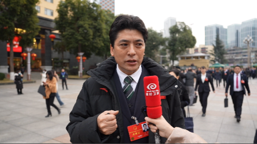 四川省人大代表刘洪：八个建议
围绕甘孜旅游