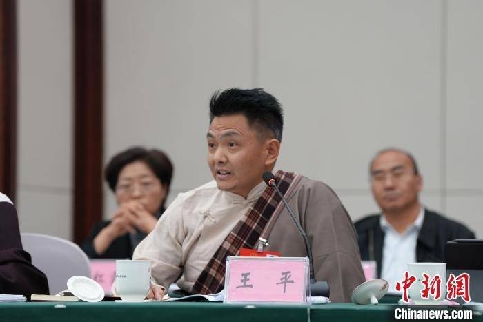 四川省人大代表蘇拉王平：發(fā)展山地戶外運動場地代替“野生網(wǎng)紅徒步點”