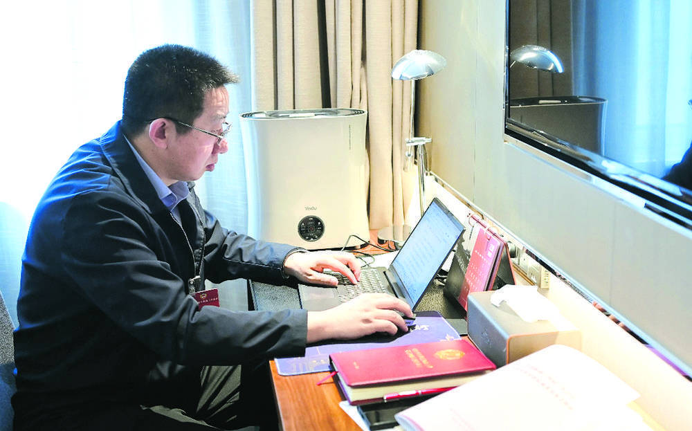 ཚོགས་ཆེན་གཉིས་ཀྱི་མཐོང་ཐོས།
