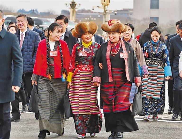 རྒྱལ་ཁབ་སྟོབས་ཆེན་འཛུགས་སྐྲུན་དང་མི་རིགས་བསྐྱར་དར་ཆེད་བུད་མེད་ཀྱི་བློ་གྲོས་དང་སྟོབས་ཤུགས་འདོན་པ།