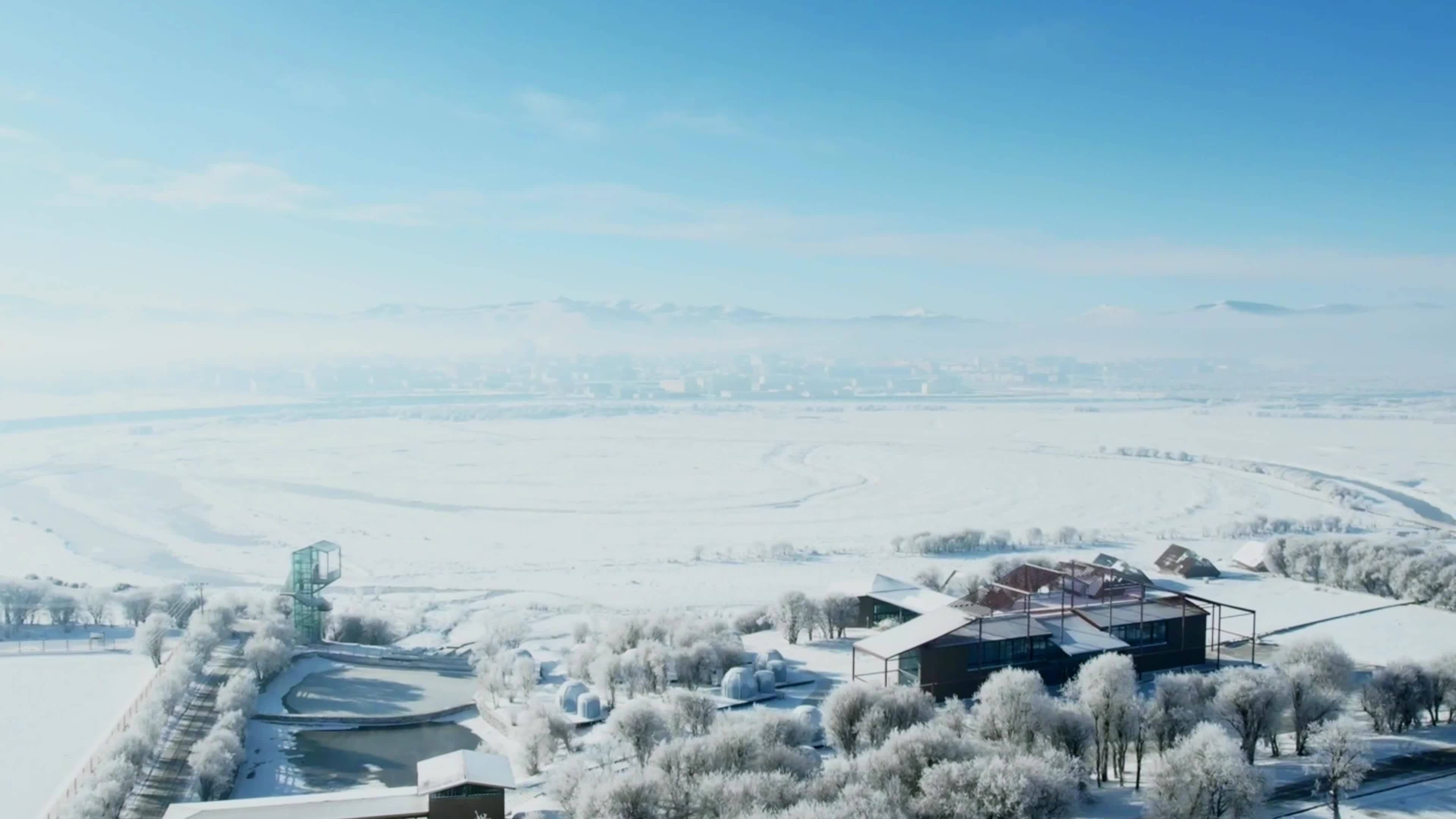 The captivating Hongyuan County carpeted by snow in Sichuan's Aba