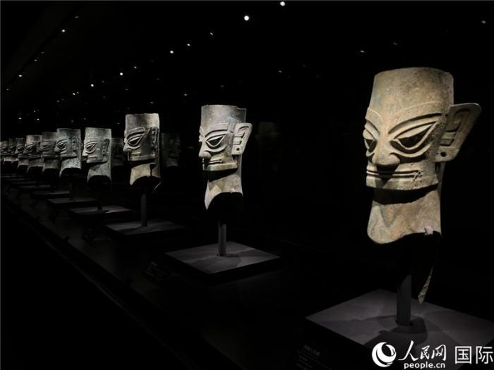 三星堆博物館展品。人民網(wǎng)記者 羨江楠攝