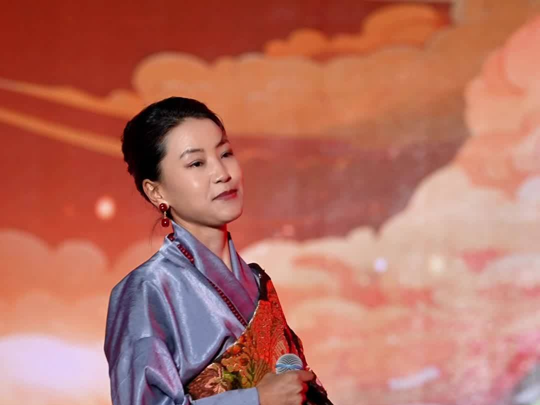 Singing clip of Tibetan singer Lhaji