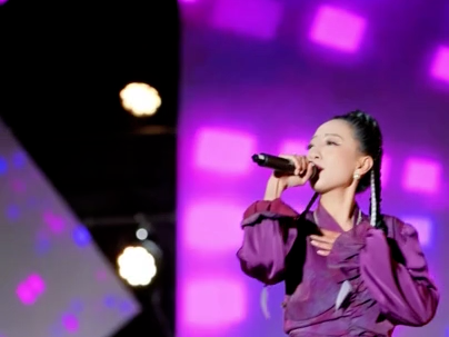 Singing clip of Tibetan singer Tsering Lhaji's EP Sar Fresh Feeling