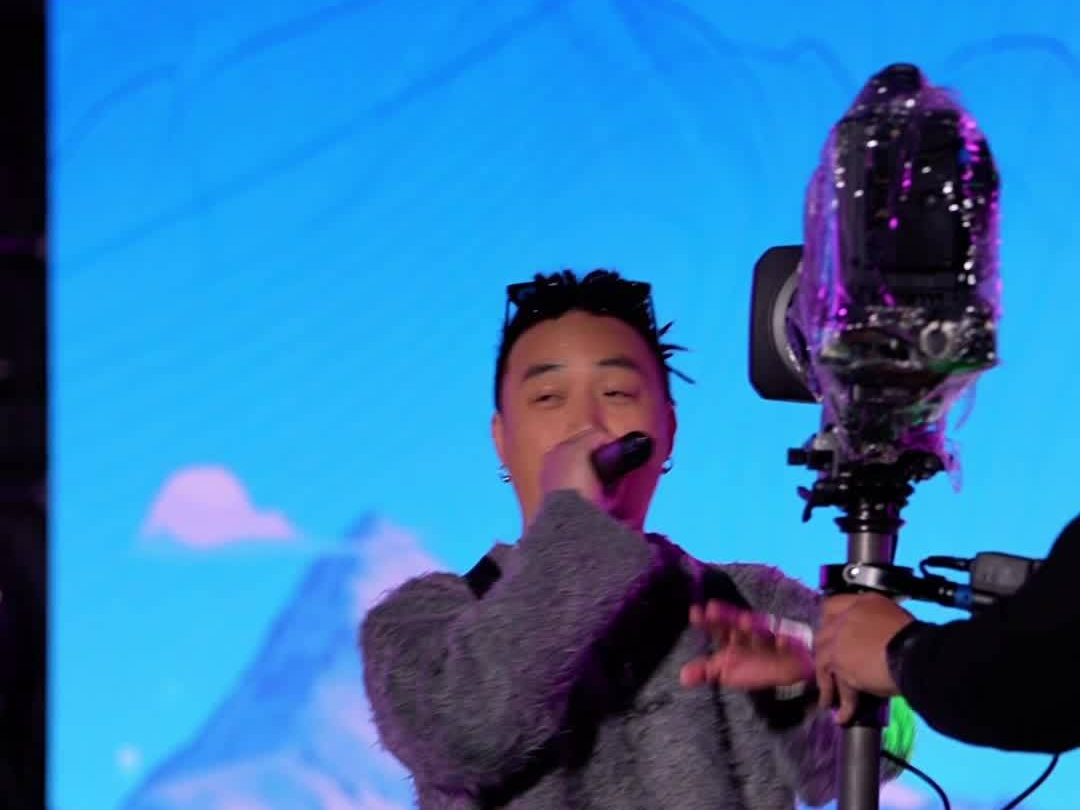 Singing clip of OYAYA by Tibetan singer Liche Gyaltsen