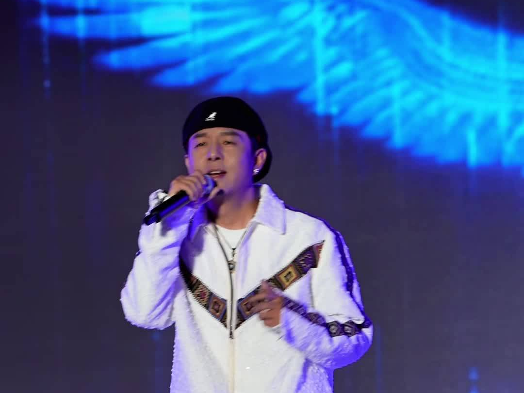 Singing clip of Khasa Kharra by Tibetan singer Tenqu Ati