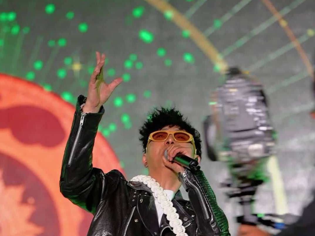 Singing clip of Mom's Tsampa by Tibetan singer Losang Tashi