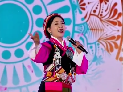 Singing clip of Shigatse Folk Song by Tibetan singer Gelsang Yudron