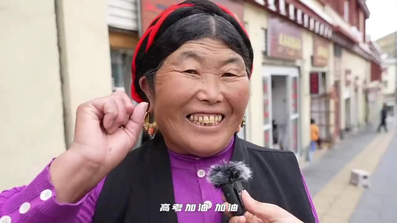 一年一度的高考即將到來！道孚各界群眾紛紛對考生送上祝福。