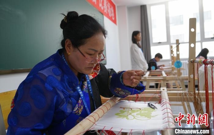 青海西寧舉辦綜合性職業(yè)技能大賽超千名選手角逐“技術(shù)能手”