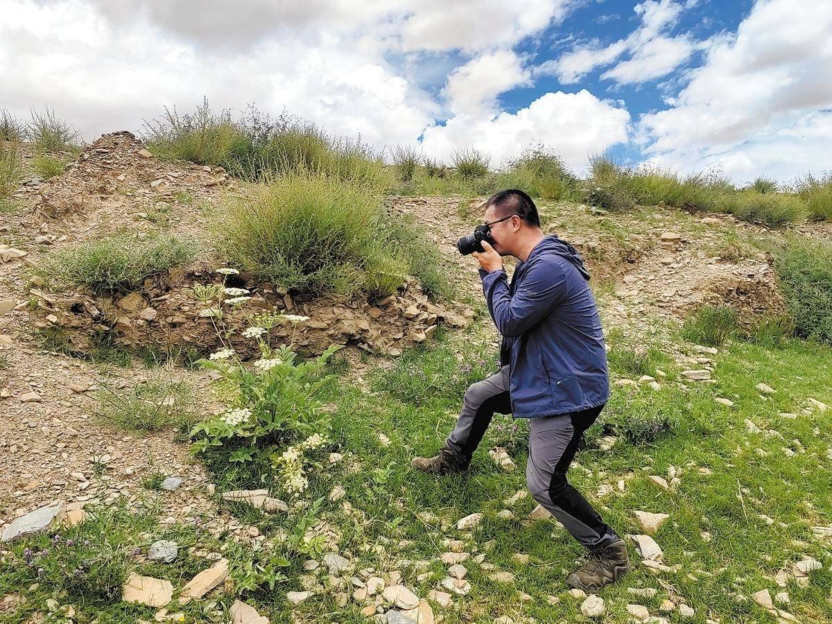 Passion for plants takes photographer worldwide