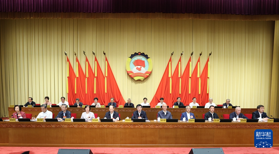 傳達學習貫徹中共二十屆三中全會精神 全國政協十四屆常委會第八次會議開幕 王滬寧主持 蔡奇作報告