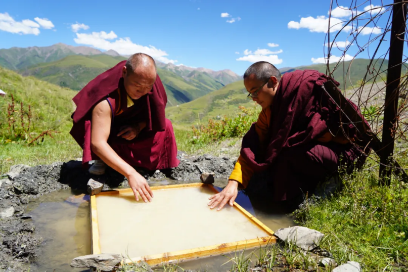 Tibetan Paper in Nyimaling Monastery