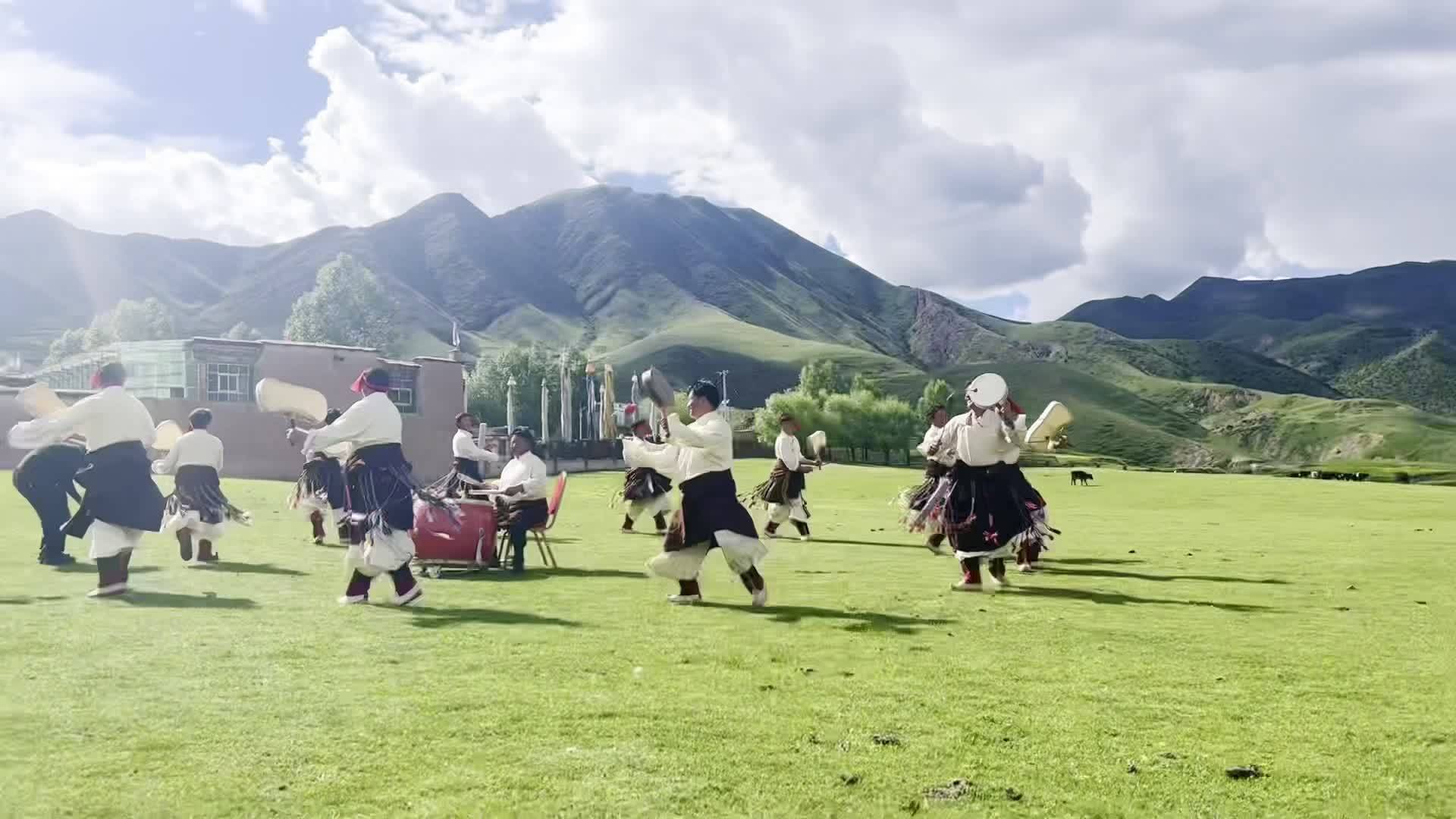 Reba dance in Nagqu's Biru County