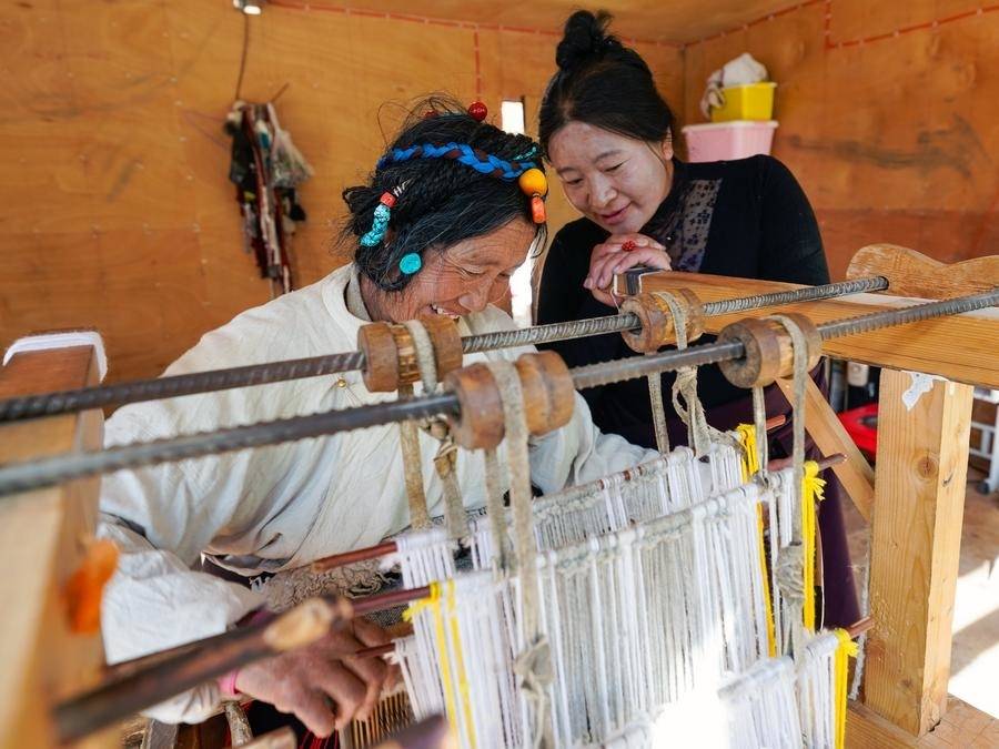 SichuanMosaics | Tibetan craftsmen on the western Sichuan plateau