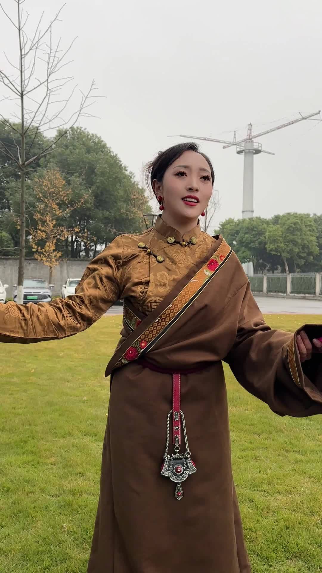 Singing clip of Tibetan song by Yangchu Lhamo