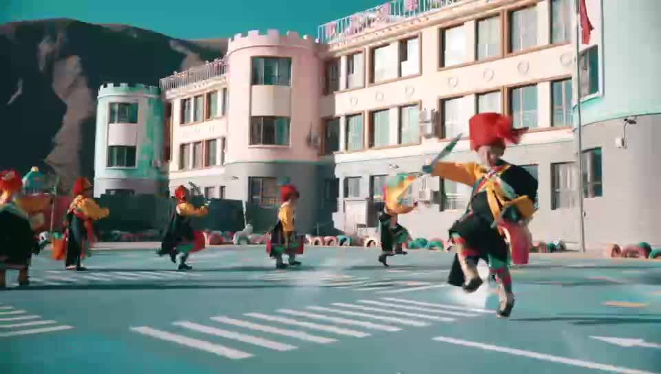 Shewu Gowa, a warrior’s dance performed by kids of Shewu Central Kindergarten, Chindu County, Yushu